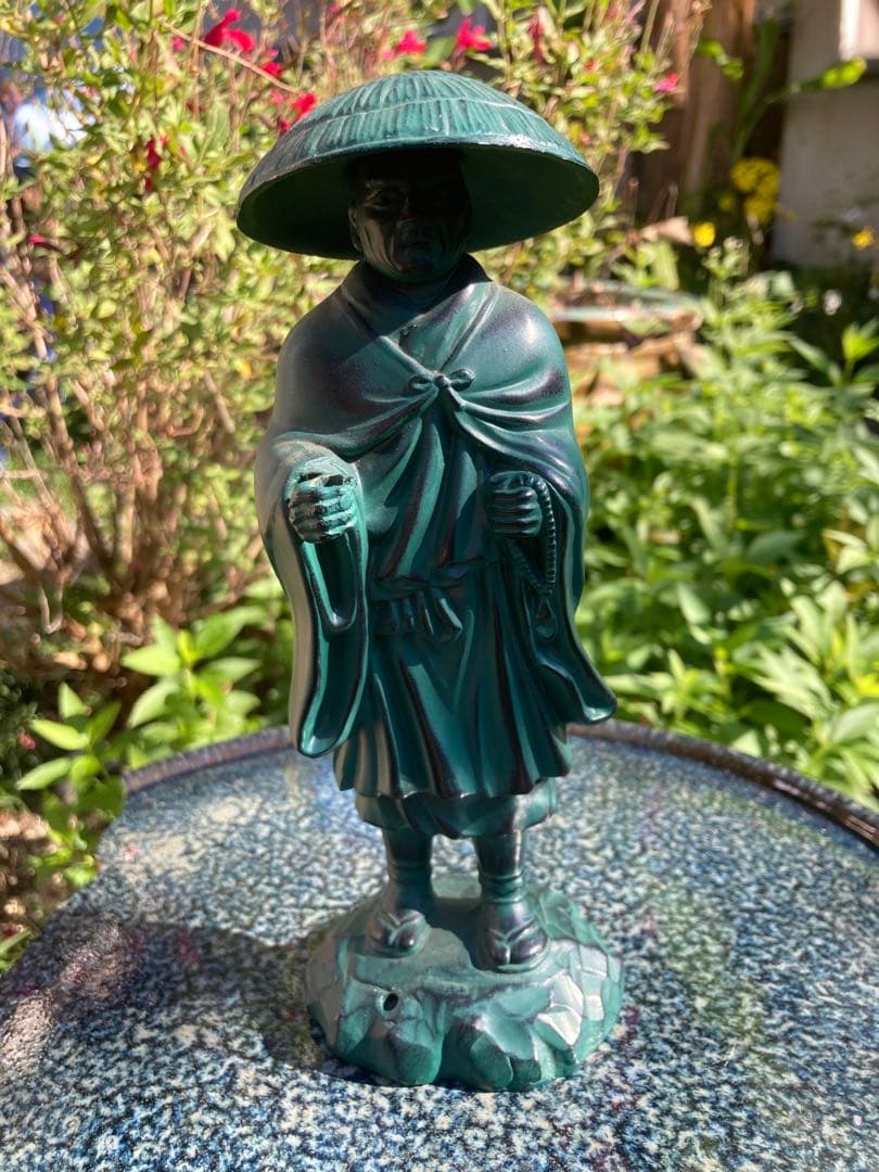 高岡銅器　仏像　親鸞聖人　青緑色の僧侶像