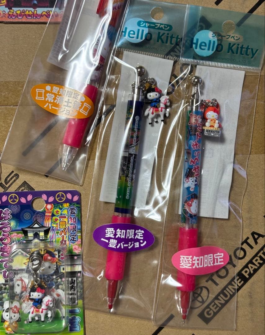 ご当地限定　ハローキティ ストラップ　チャーム うちわ　タオル　30個セット