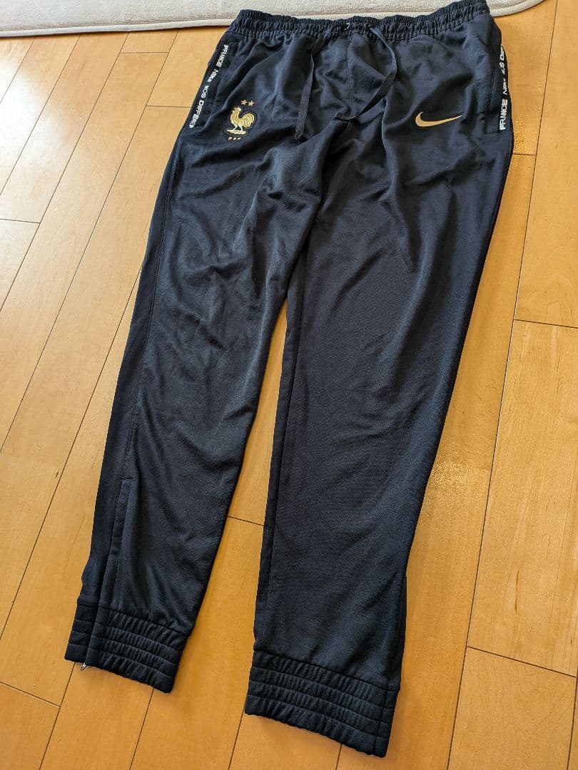 Nike 2022フランス代表トラベルパンツブラック×ゴールド