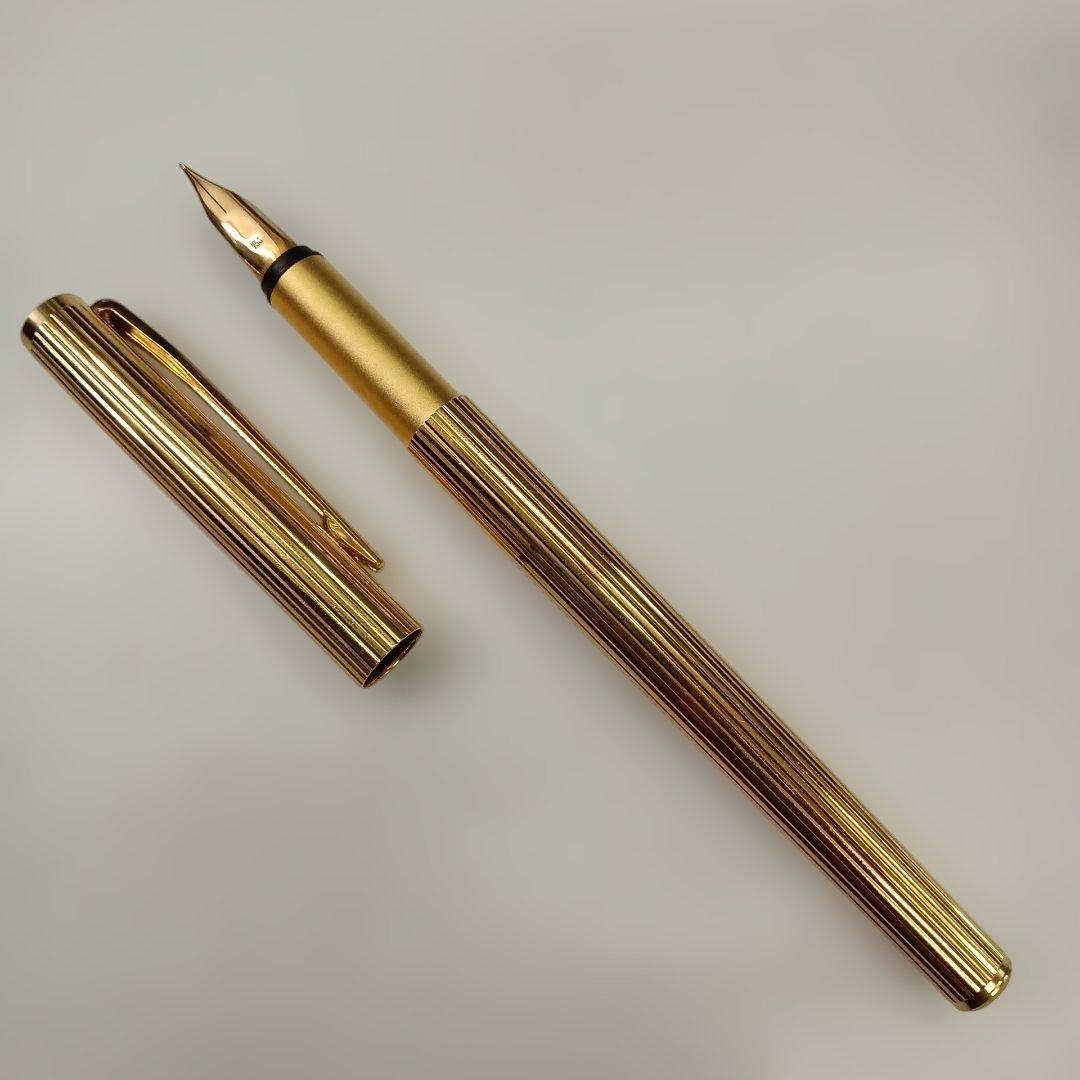 モンブラン 万年筆　ペン先に 750 と刻印されています　18K