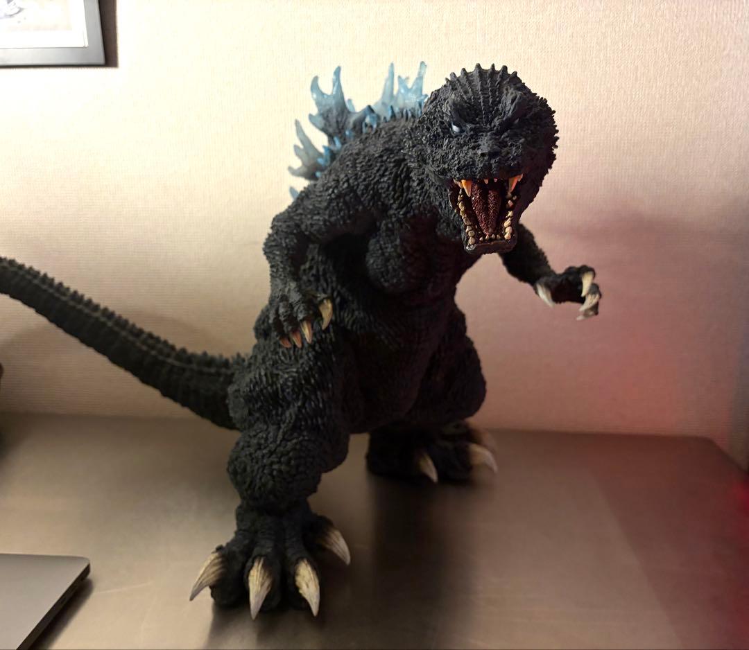 ギガンティックシリーズ ゴジラ(2001)背びれ発光イメージVer. 本体のみ