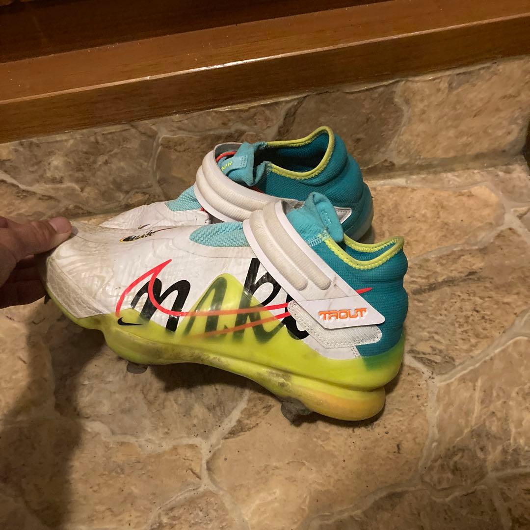 ナイキ限定　トラウトモデル　スパイク