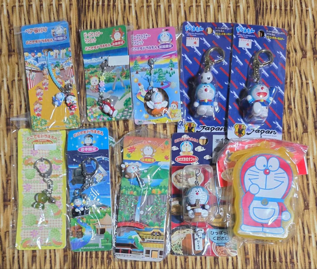 ドラえもん　33点セット(ご当地ストラップ・ボールペン・キーホルダーなど)