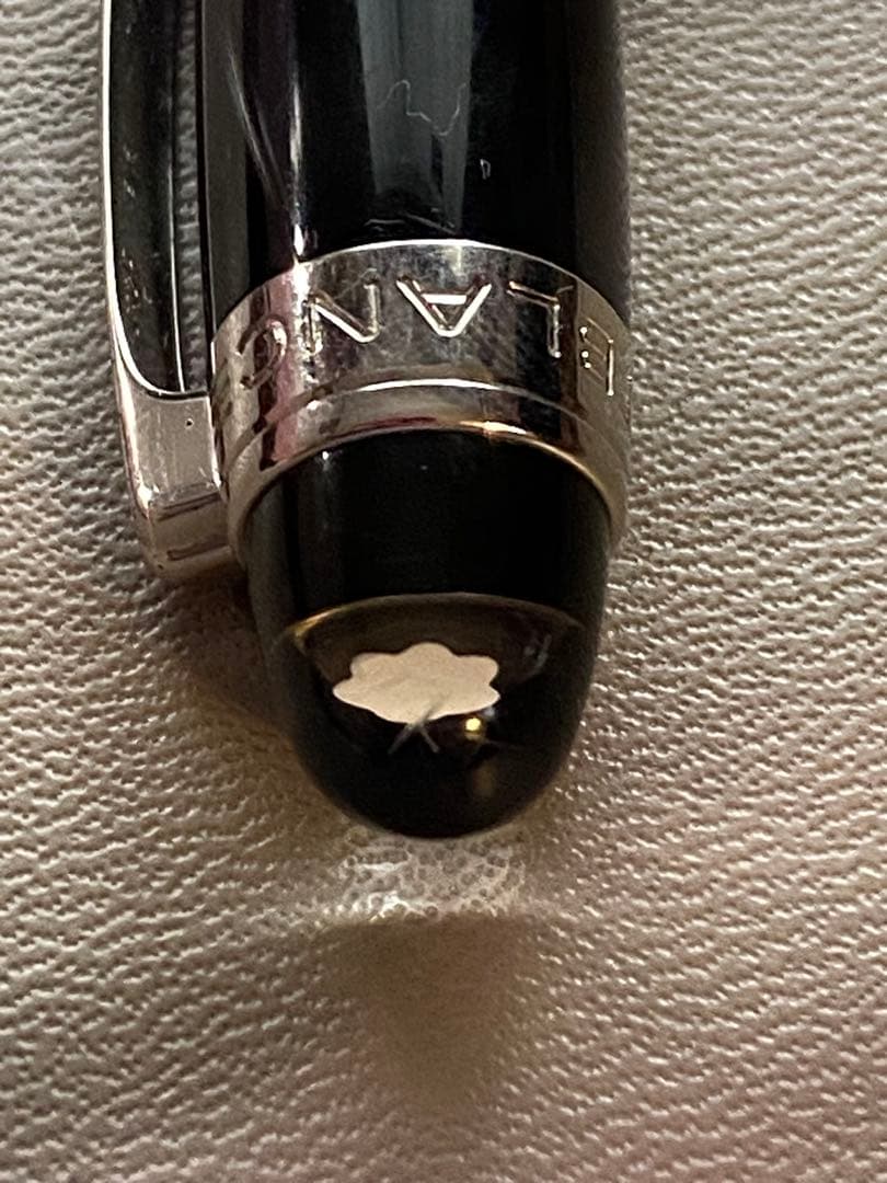 Montblanc 黒 ファインライナー