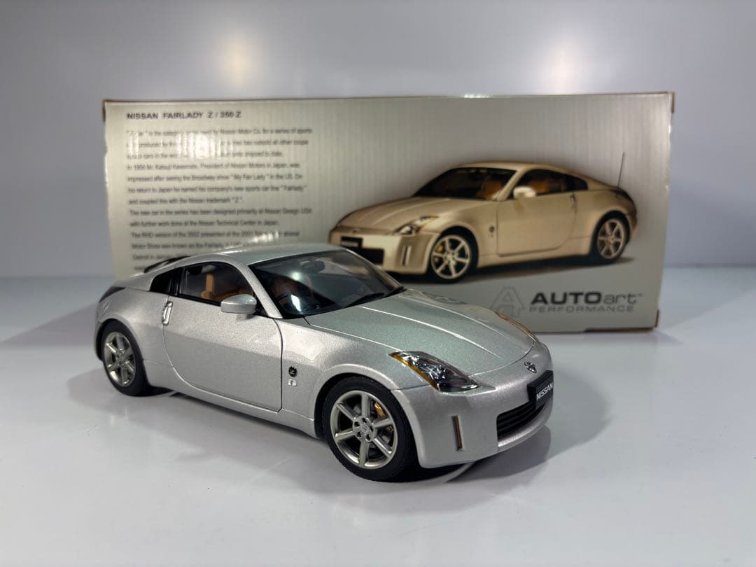 Nissan Fairlady Z 350Z ミニカー 1/18 AUTOart