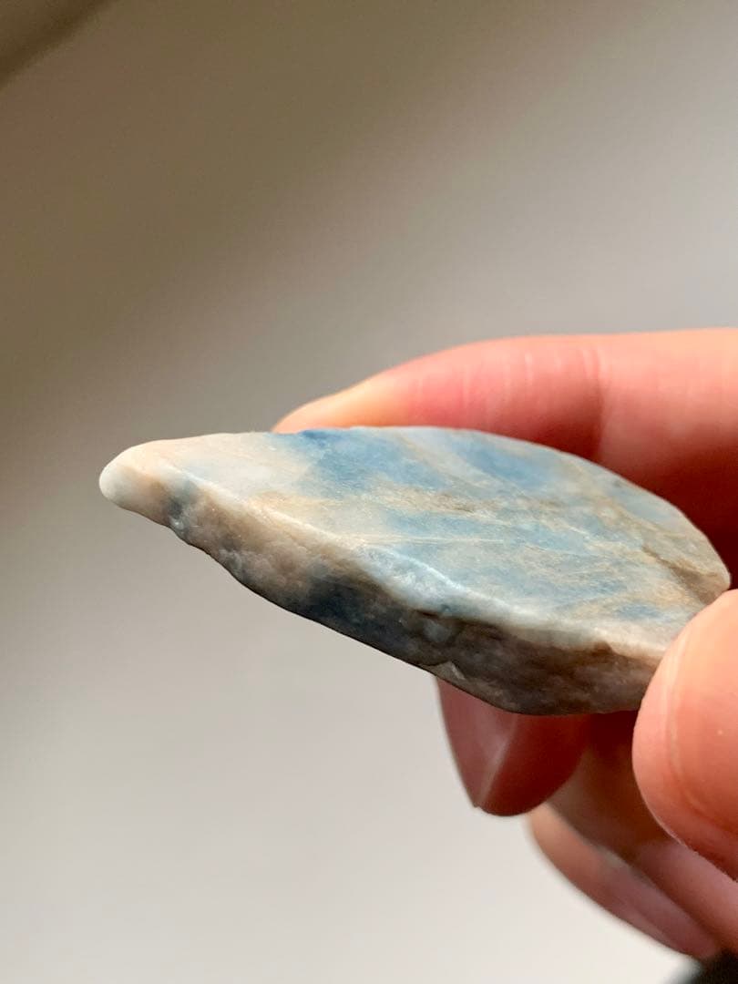 上質入りコン沢原石　糸魚川翡翠　ひすい　糸魚川ヒスイ　国産鉱物　水石　根付　勾玉