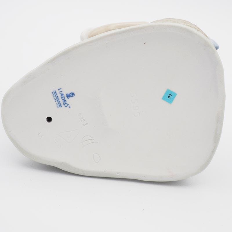 リヤドロ 5595 こっそりお外へ 仔犬 スペイン 少女 フィギュリン 【絶版】