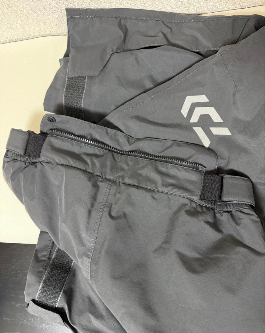 ダイワDAIWA ゴアテックス　防寒パンツ メンズM グレー　専用サスペンダー付