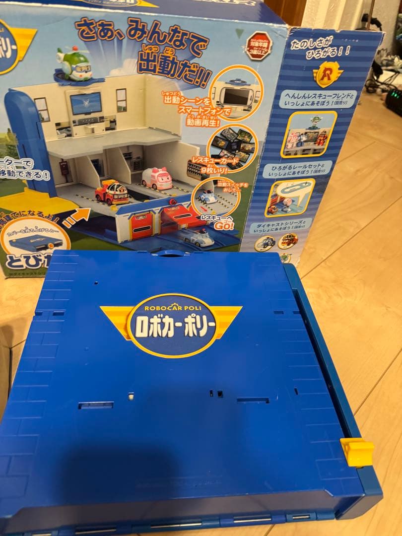 ロボカーポリー　とびだすレスキューセンターと広がるレール