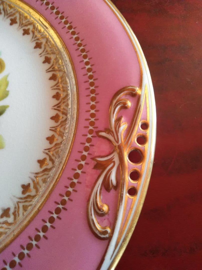 アンティークの素敵な飾り皿