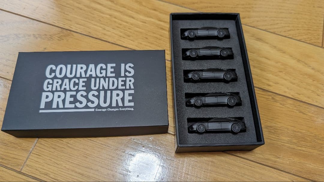 ポルシェ　パナメーラ　ミニカーマグネット