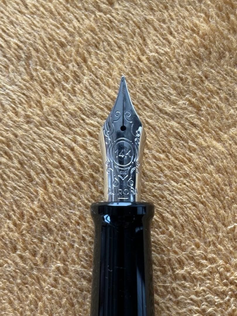 AURORA　アウロラ　オプティマ　万年筆 14K M　バーガンディ