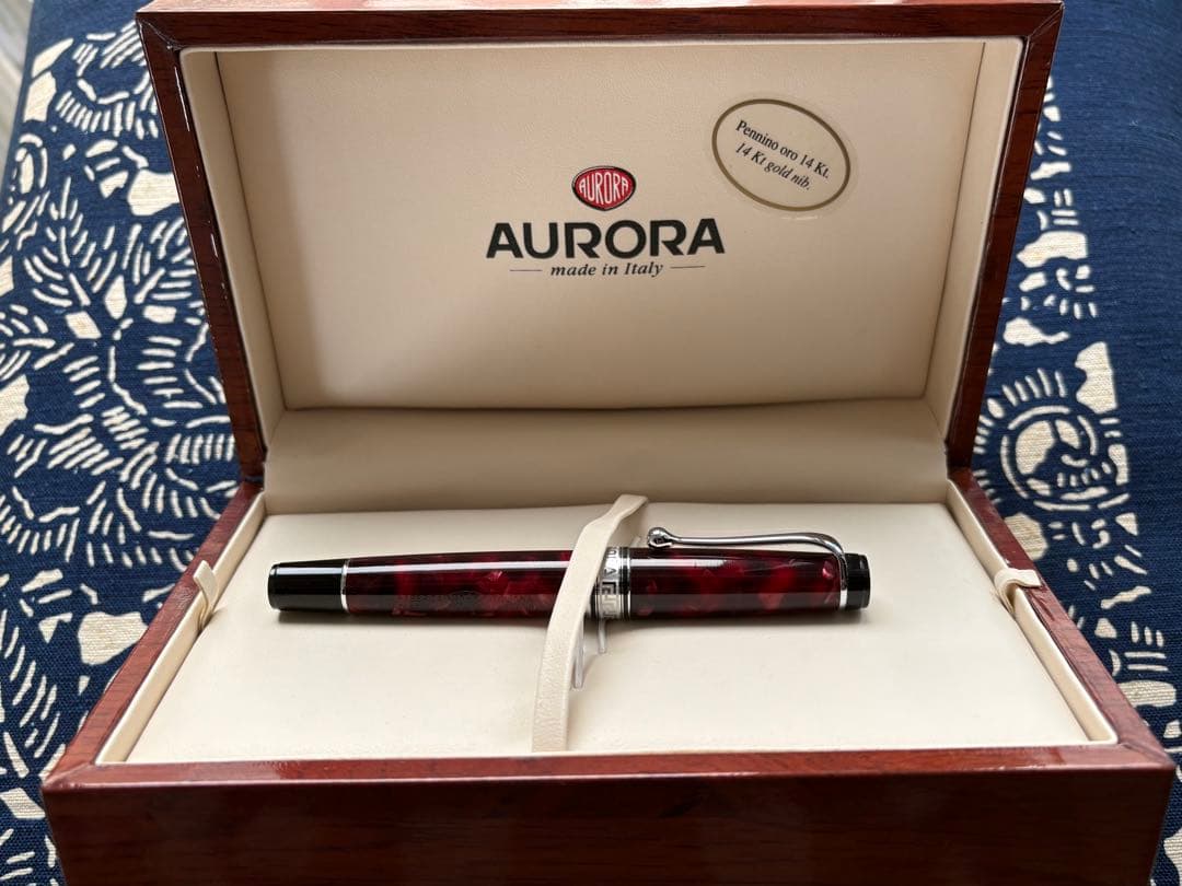 AURORA　アウロラ　オプティマ　万年筆 14K M　バーガンディ