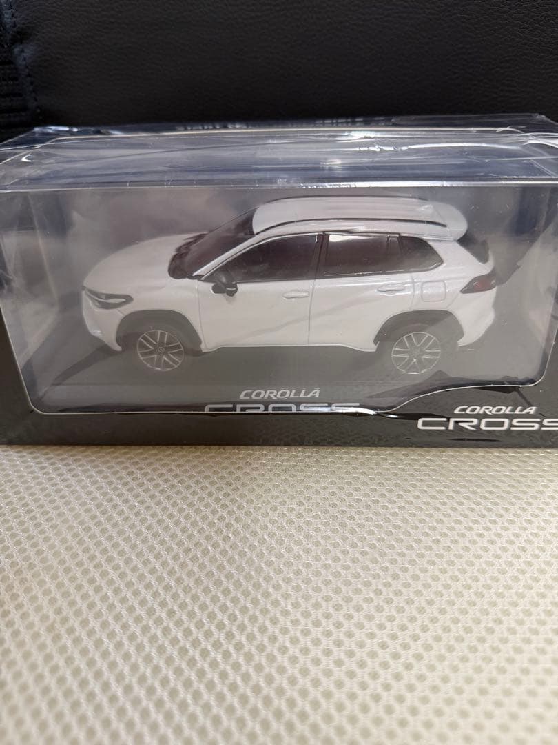 後期型　カローラクロス　カラーサンプル　プラチナホワイトパール　未開封未使用