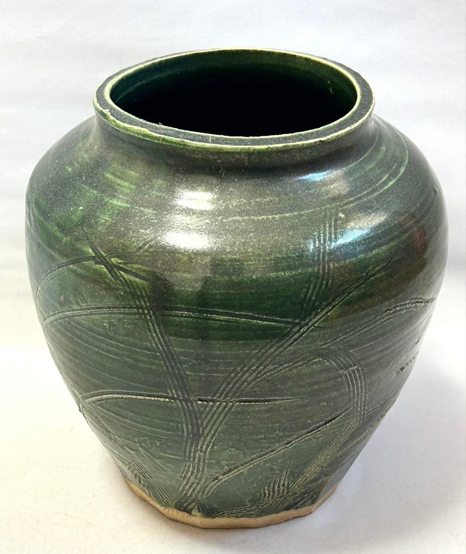 魯山人　秋草彫緑釉壷