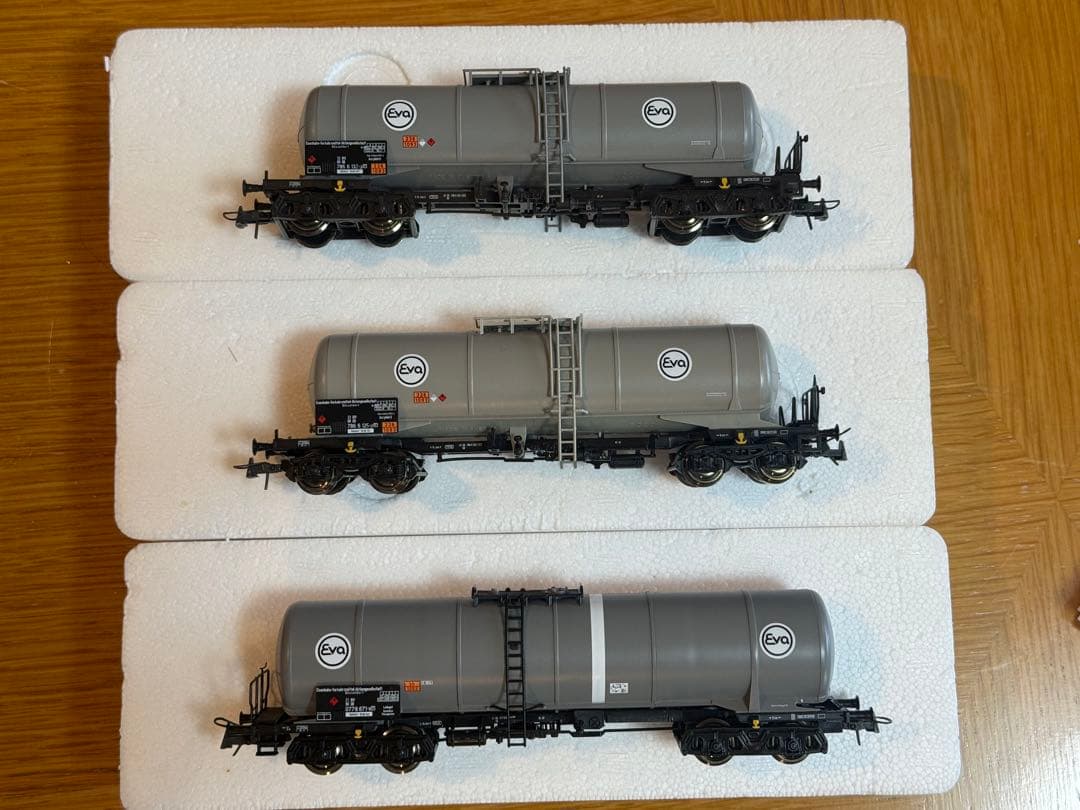 鉄道模型　外国型貨車　Roco45988 タンク車3輌、 DB、DC、HO