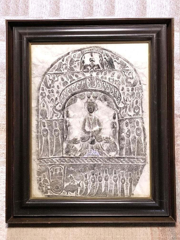 【 北魏石像拓本 額装 】　骨董　エンボス碑帖　67.5×55.5ｃｍ