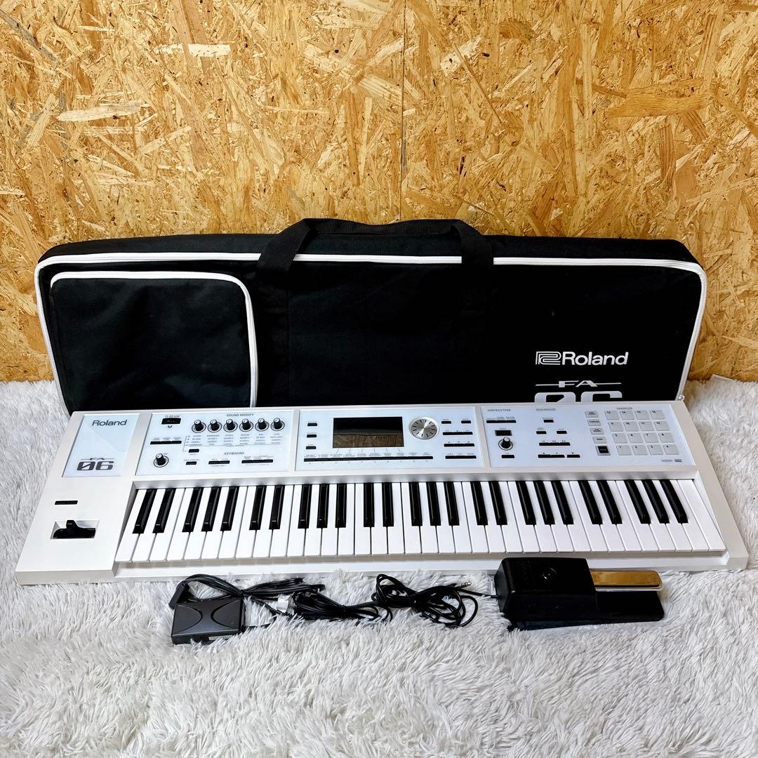 ROLAND FA-06-SC 限定カラー ホワイト シンセサイザー ペダル付き