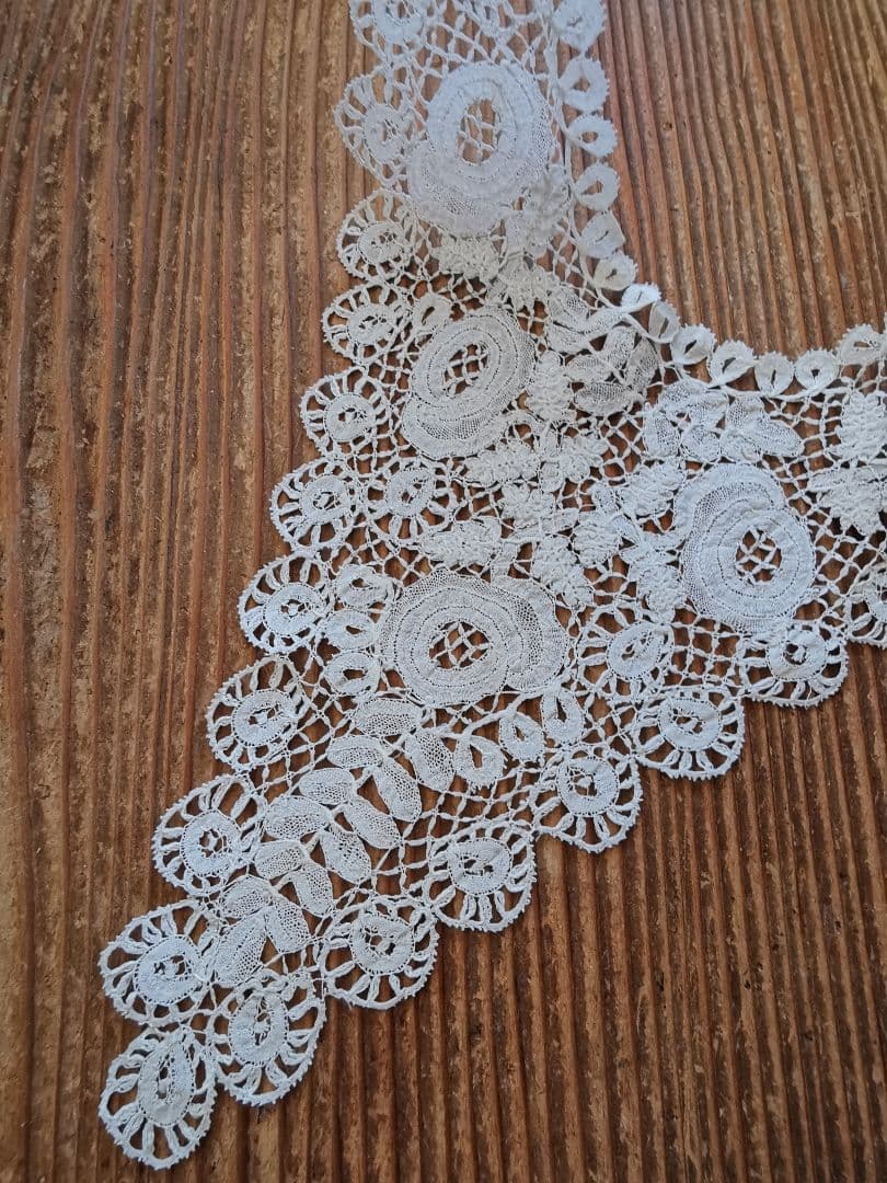 アンティーク ブリュッセル デュセスレース クラシックローズとリーフの付け襟