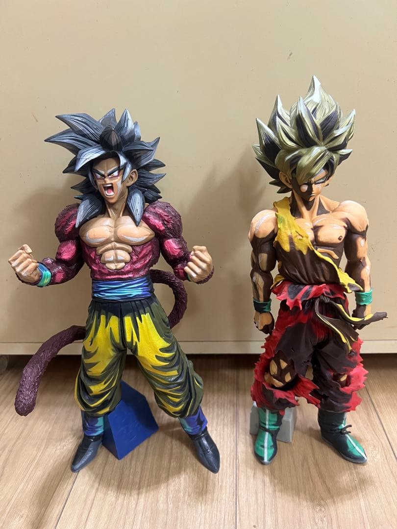 ドラゴンボール 超サイヤ人4、超サイヤ人フィギュア 2体セット