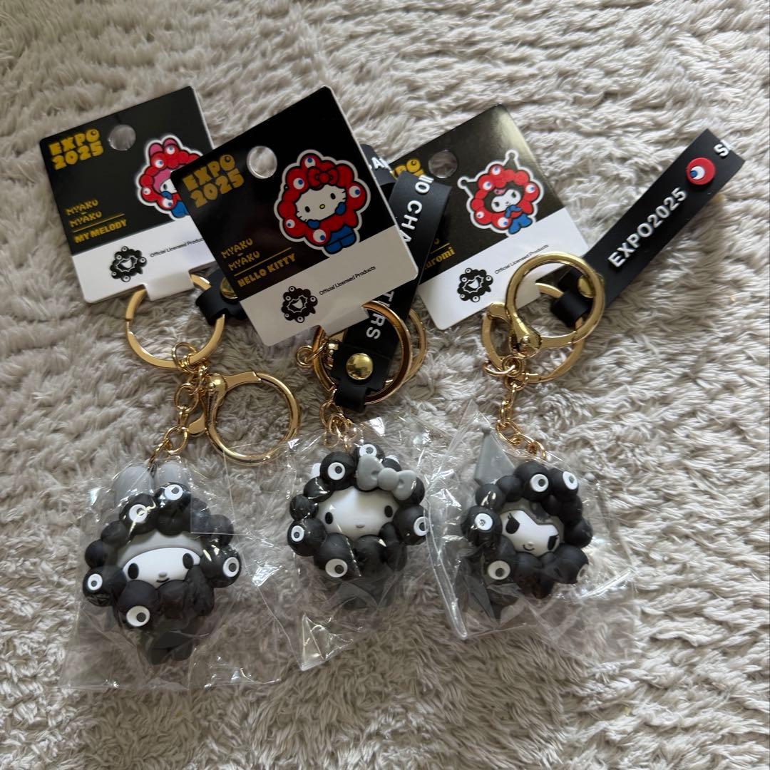 万博サンリオ　黒ミャクミャクミャクなりきりキーホルダー クロミ　キティ　マイメロ