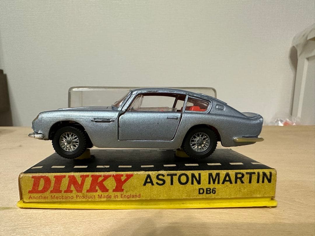 ミニカー Aston Martin DB6 Dinky 153