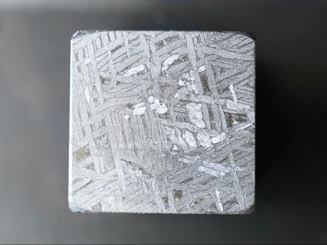 アルタイ隕石 キューブ　厳選 標本 210g 角部安全加工