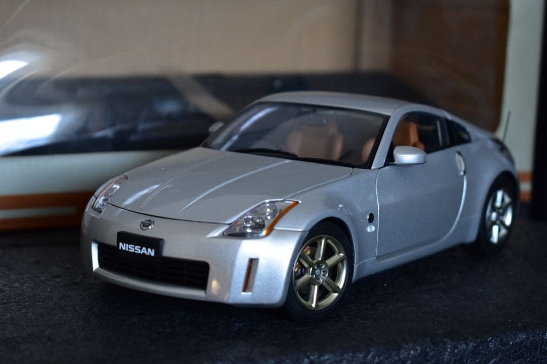 1/18 オートアート 日産 フェアレディZ Z33 350Z ミニカー