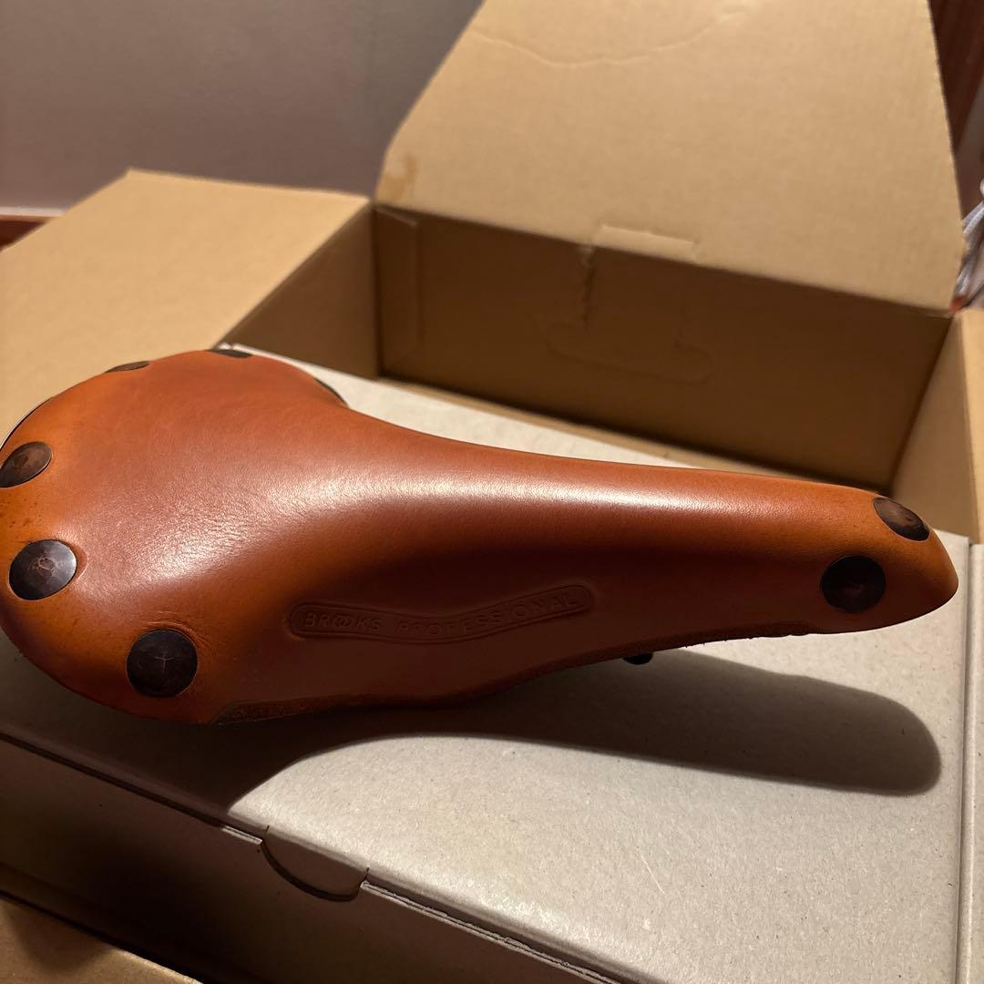 BROOKS ハニー レザーサドル 鋲付き