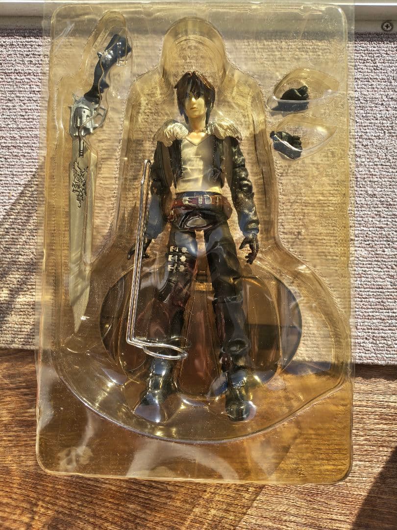 ファイナルファンタジー8 プレイアーツ スコール・レオンハート フィギュア