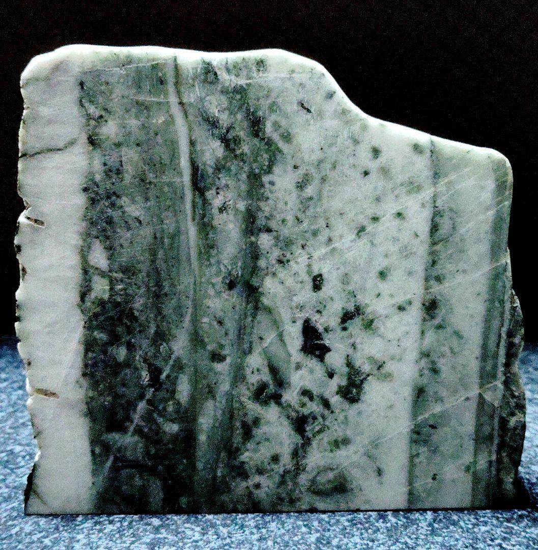 ★翡翠原石★稀少・下仁田翡翠【クリフプレート・化粧面磨き566ｇ】