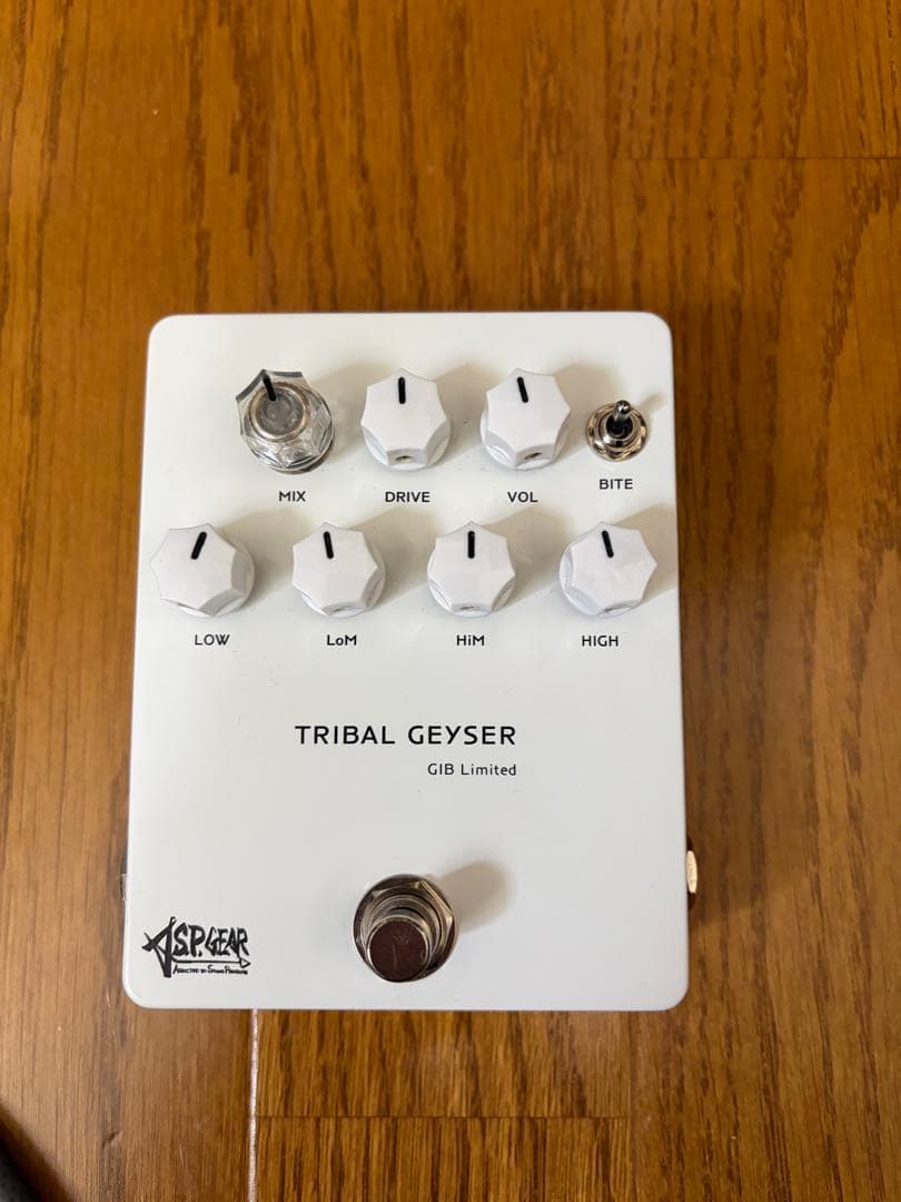 TRIBAL GEYSER GIB Limited ホワイト
