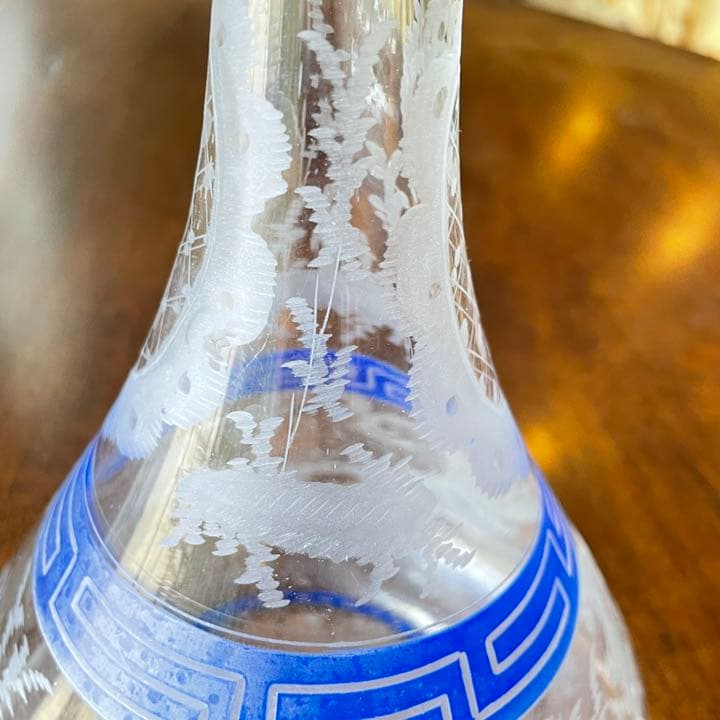 フランスアンティーク デキャンタ 青い蒔絵と鹿、鳥の柄