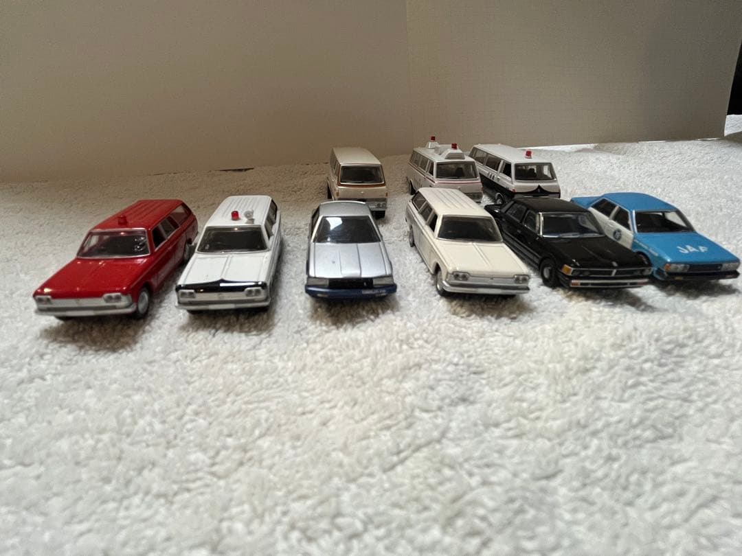 ミニカーセット 10台 パトカー・救急車・トラック等