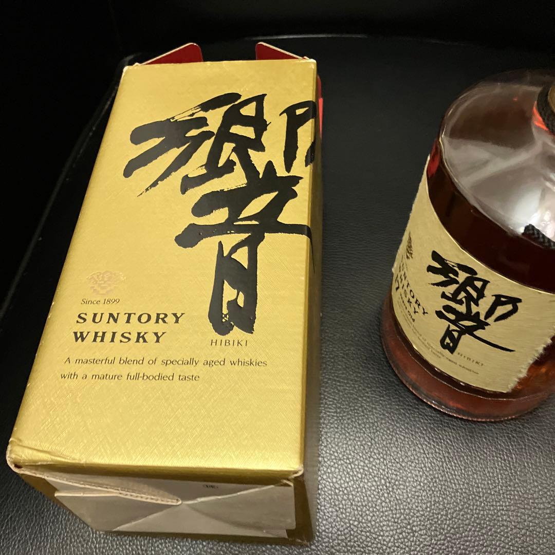 サントリー　響17年　ゴールドカートン