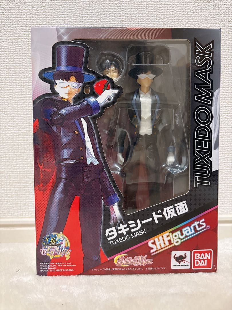 S.H.Figuartsタキシード仮面のアクションフィギュア