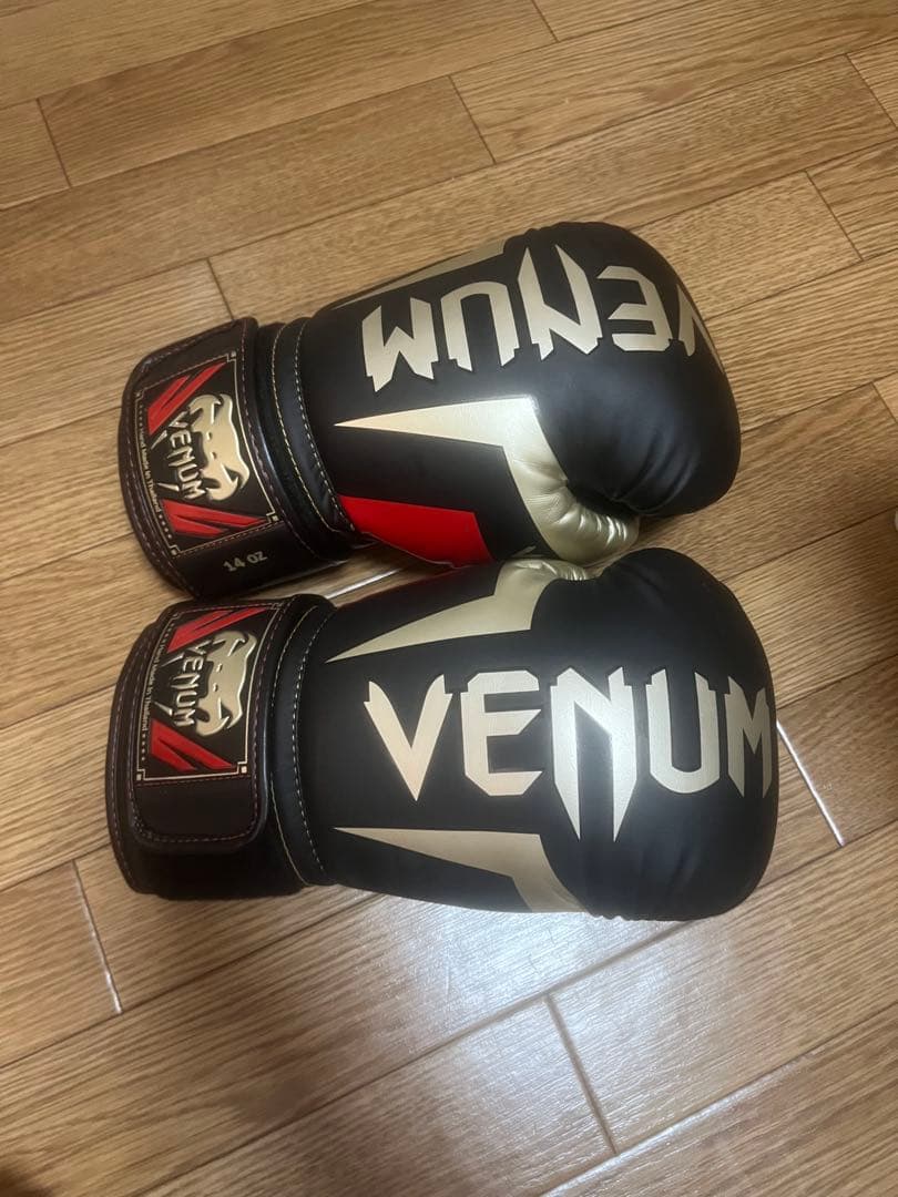 Venum ボクシンググローブ 14oz 黒金