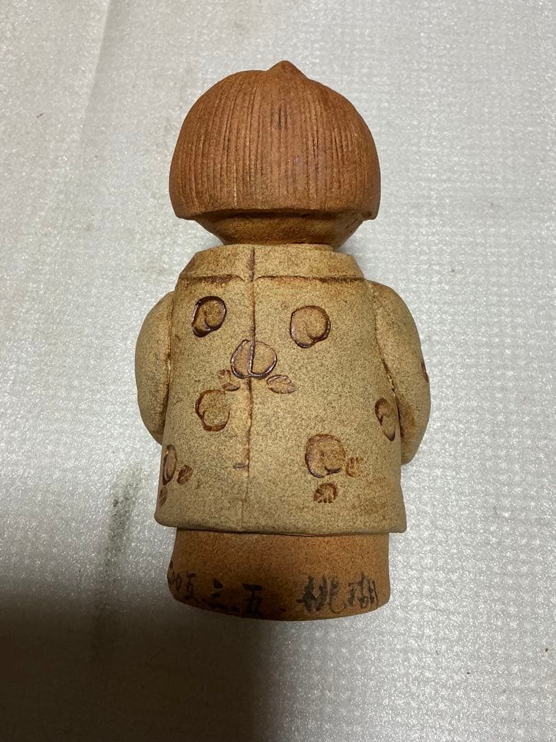 陶器製人形・「桃湖」作者不明？【高さ／18cm】。