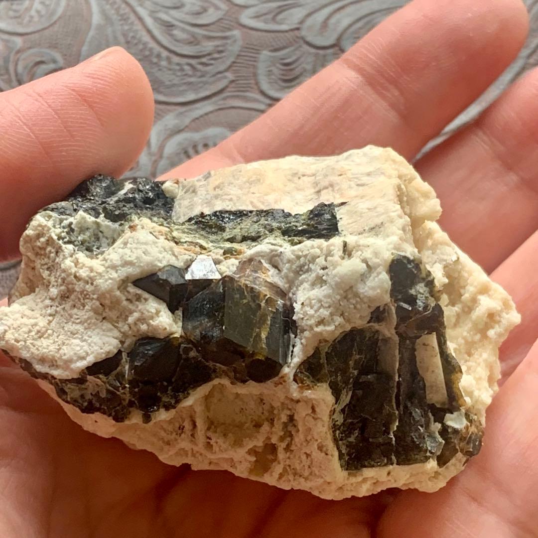 希少！アンドラダイトガーネット母岩付巨大クリスタル