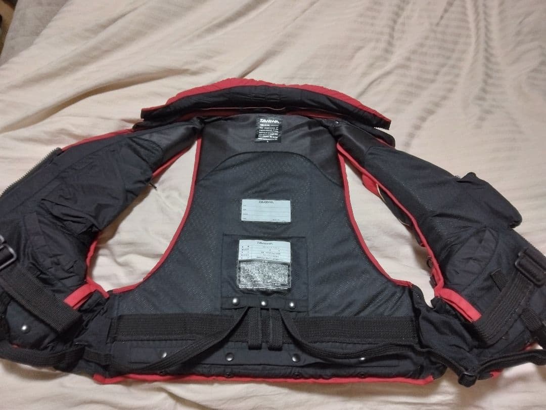 ダイワ　バリアテック枕付フロートベスト　レッド　L