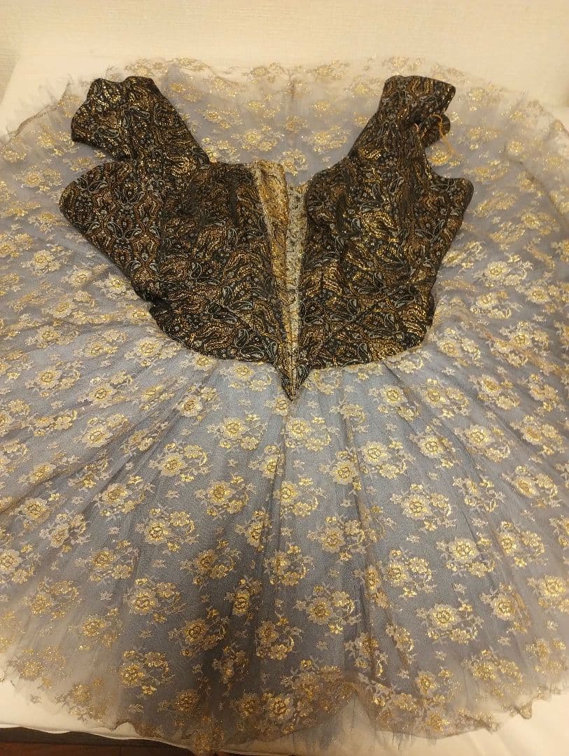 SALE‼️オートクチュール　バレエチュチュ グレーと黒の荘厳な花柄