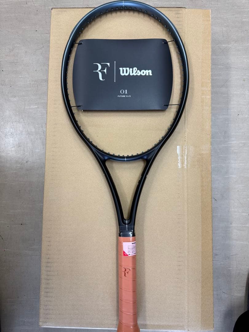 テニス硬式ラケット　RF 01 FUTURE　限定品