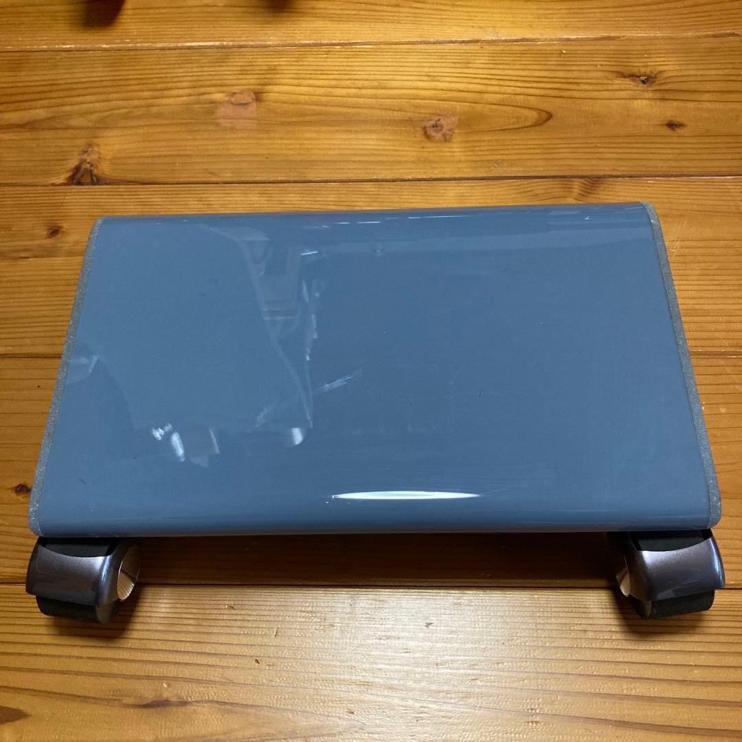 Walkerというパソコン型の乗り物です。特殊なセンシング技術の乗り物です。