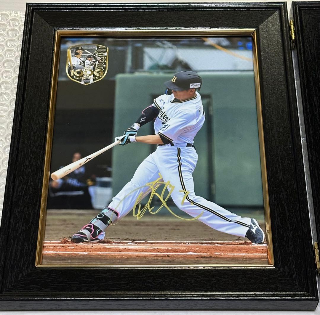 西川龍馬　1000安打達成記念 直筆サイン入りフォトフレームスタンド