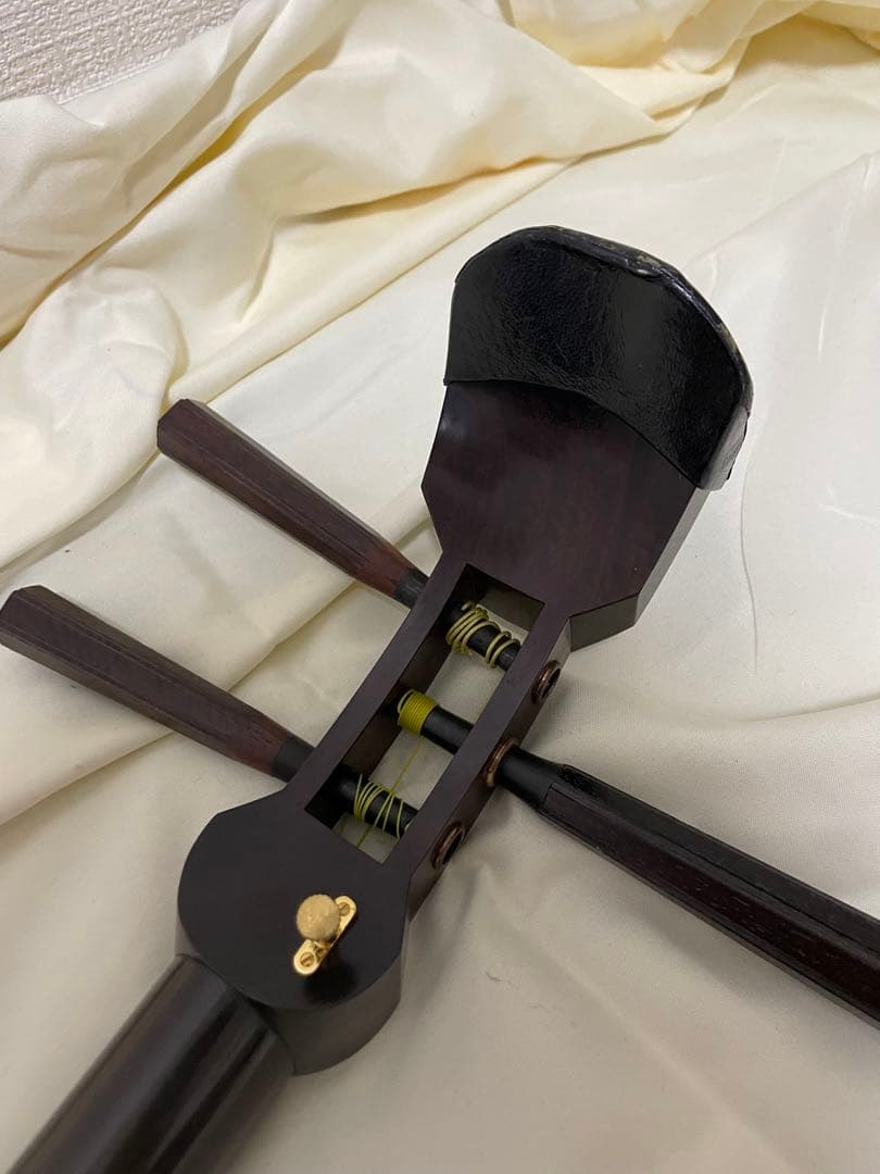 高級三味線 綾杉彫り ケース付属 破れ無し