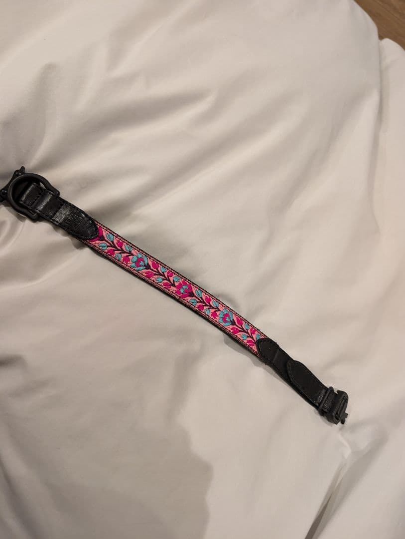 牛革 ブラック 首輪 チロリアン柄 ピンク 花