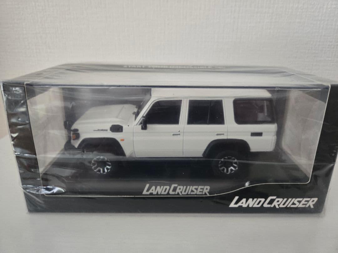 ランドクルーザー70 ホワイト 1/43スケール