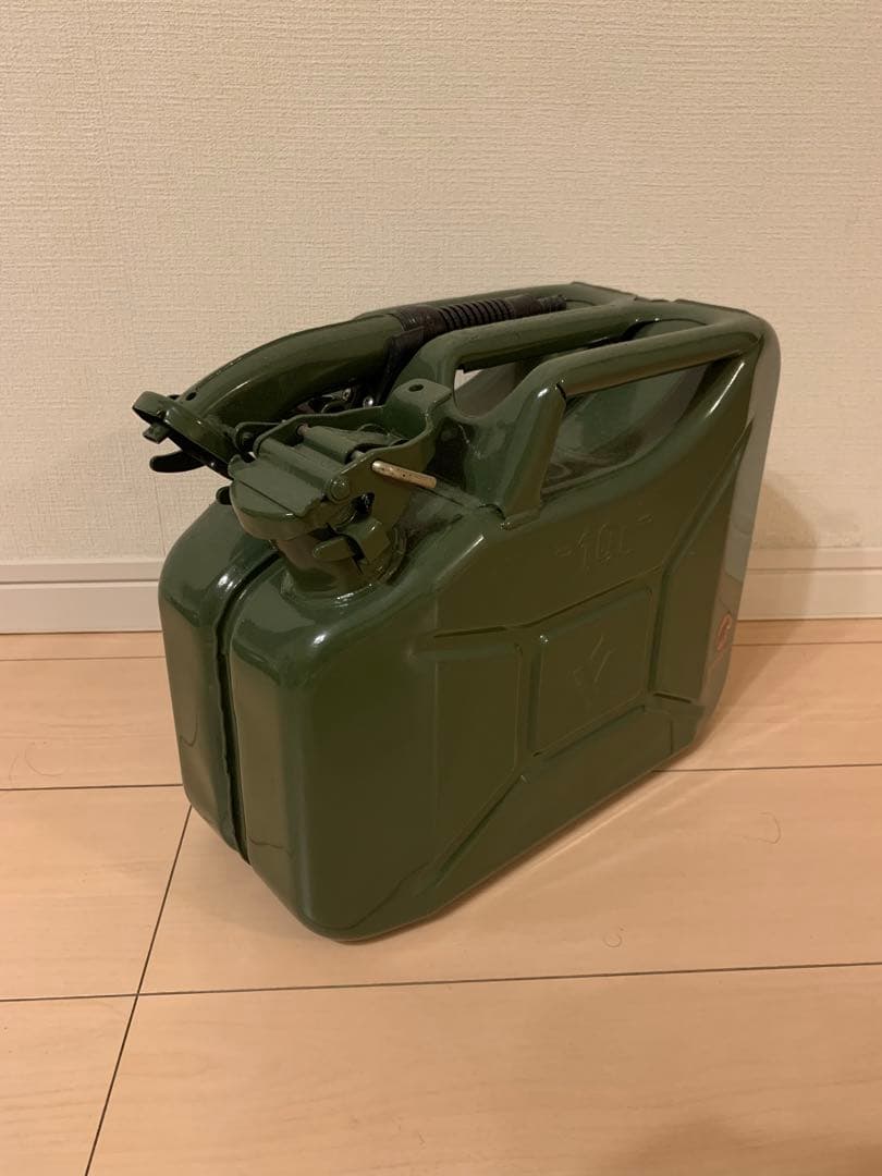 ジェリ缶　10L オリーブグリーン