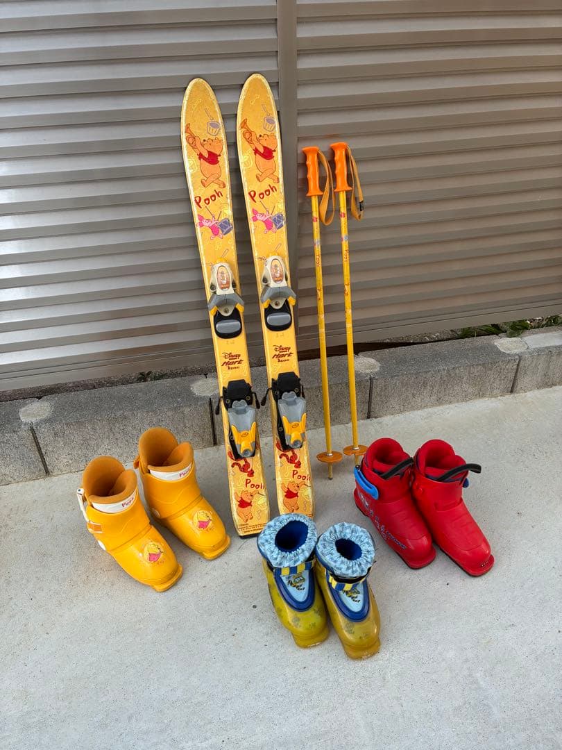 なち◼️スキー板とストックとブーツの３点セット