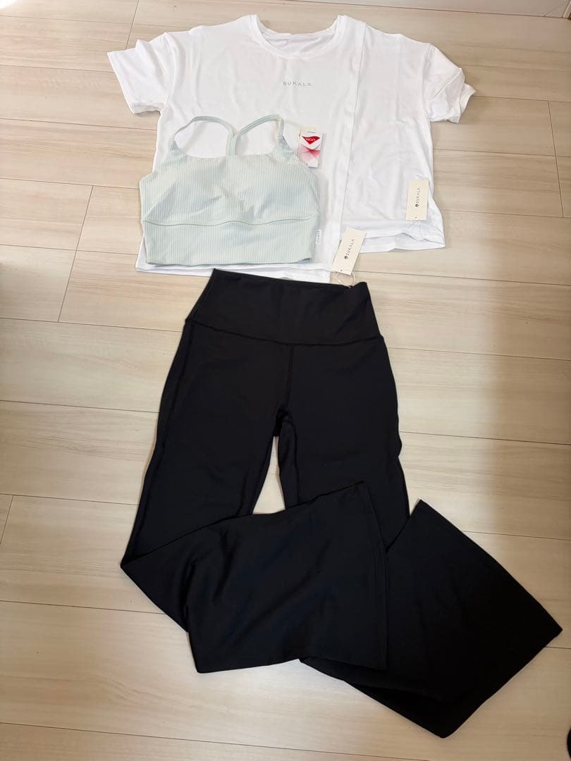 （お値下げ）LAVA ヨガウェア３点セット　Mサイズレアフレアパンツ付web限定